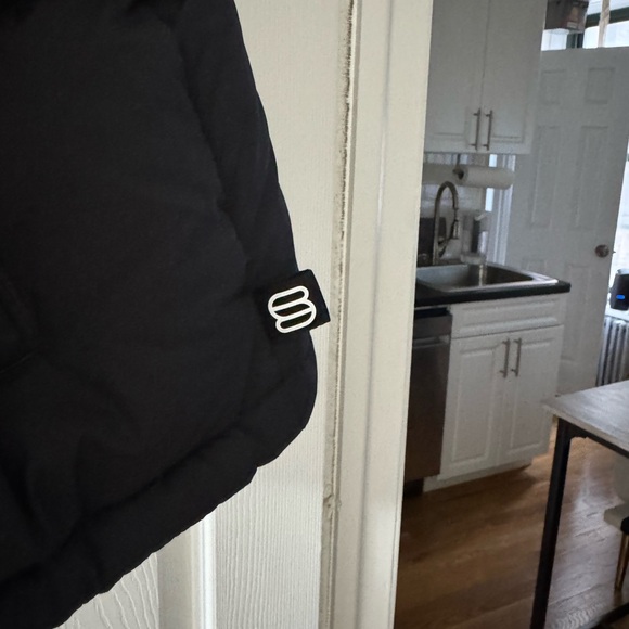 ARITZIA SUPER PUFF SHORTY CLIMATTE - Picture 10 of 13